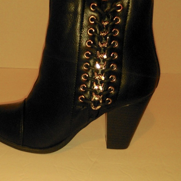 Women Boots - Picture 2 of 7